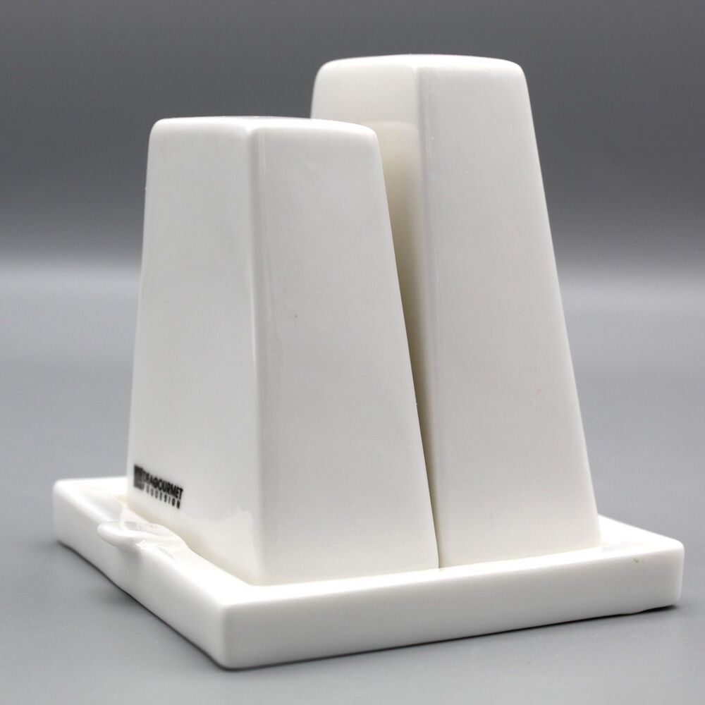 Deagourmet Foodesign Triangular Salt & Pepper on Matching Tray